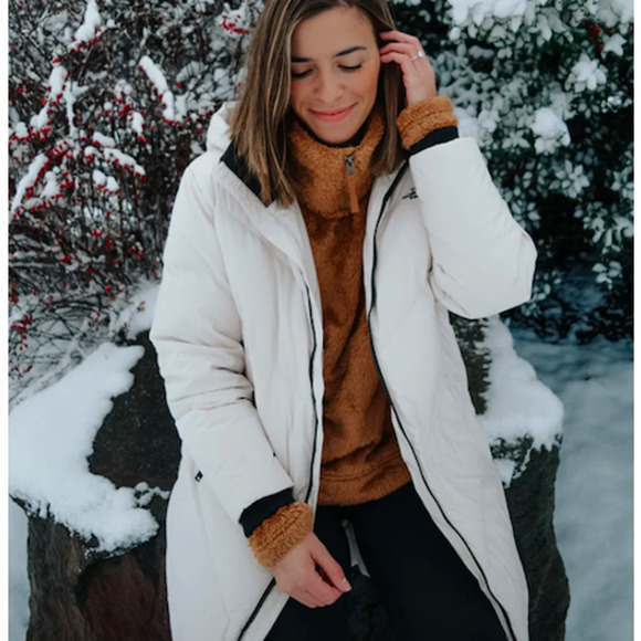 The North Face Women's White Puffer Jacket - Picture 2 of 13